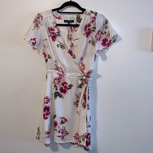 Dynamite Pretty floral mini dress NWOT size Small